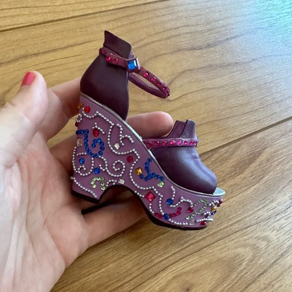 Vintage Just The Right Shoe Collection: Festive - Picture 8 of 10